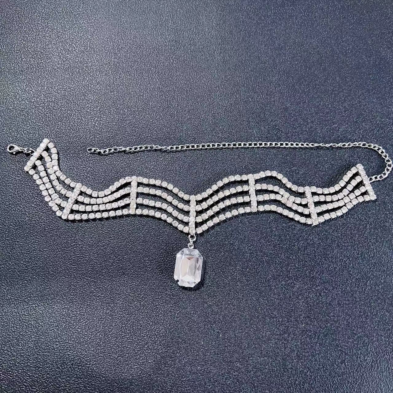 Elegant retro row diamond choker exaggerated light luxury fashion small cold wind necklace woman