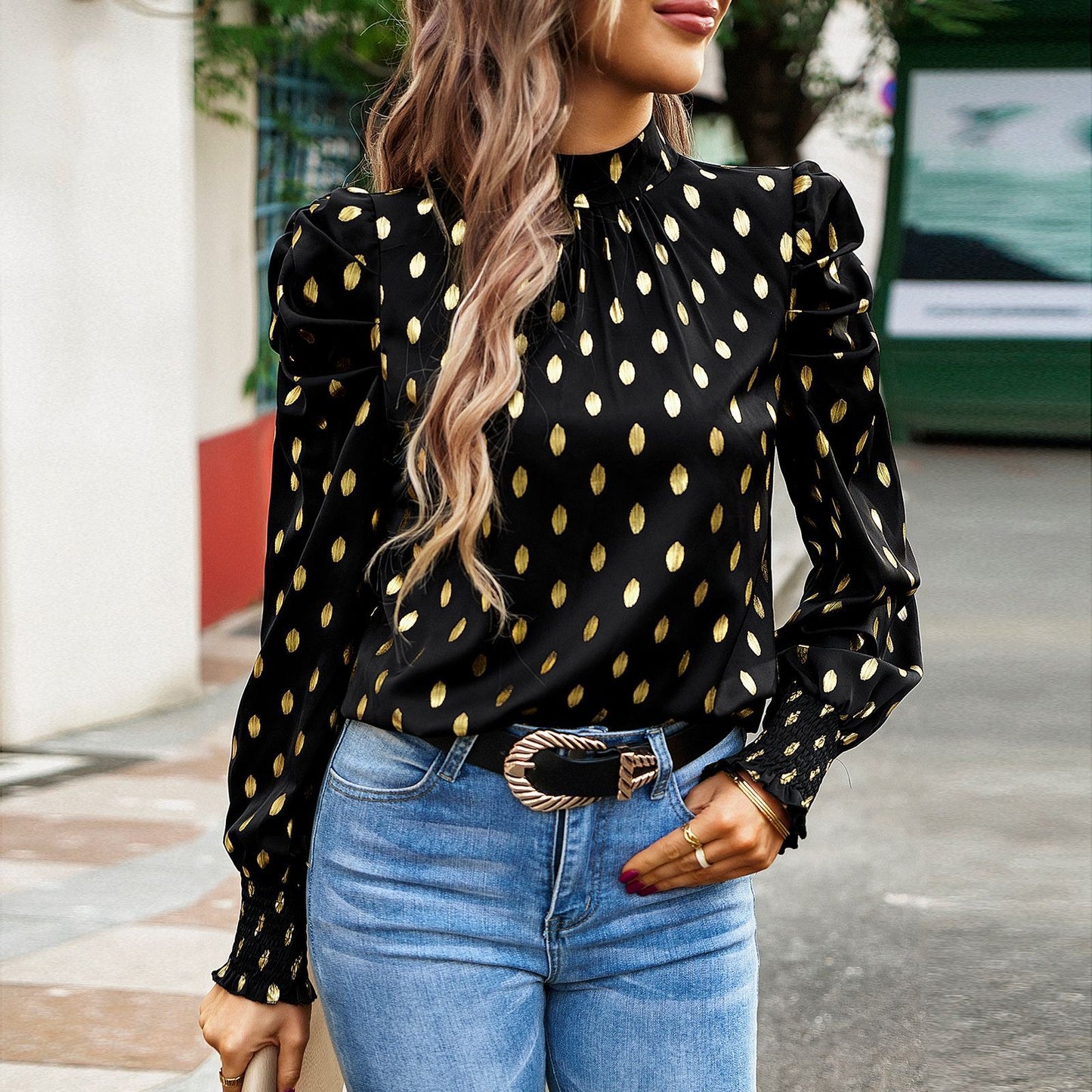 round neck long sleeved shirt