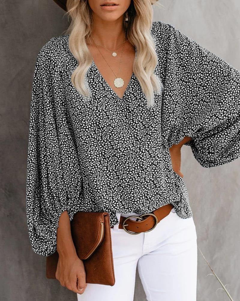 V-neck casual shirt with printed lantern sleeves