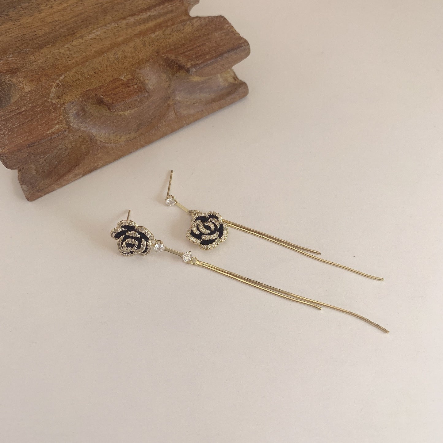 Black rose tassel earrings with micro inlaid zircon stone design, super immortal earrings, temperament, versatile earrings